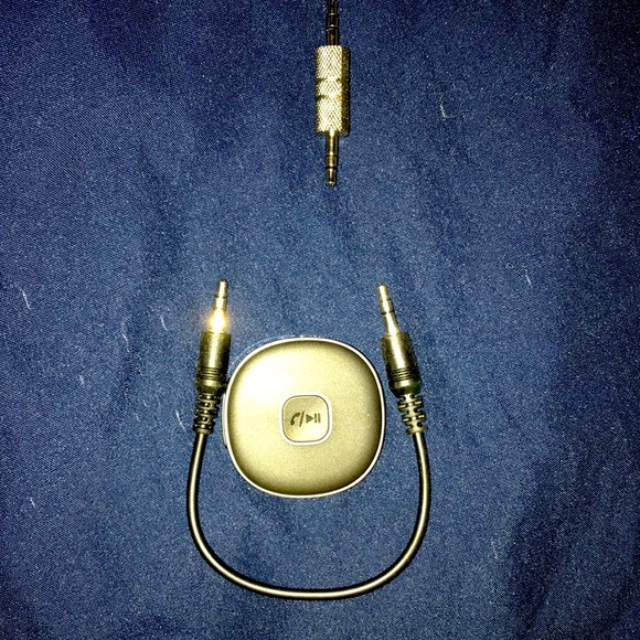 Wireless Carplay bluetooth adapter - Picture 1 of 5